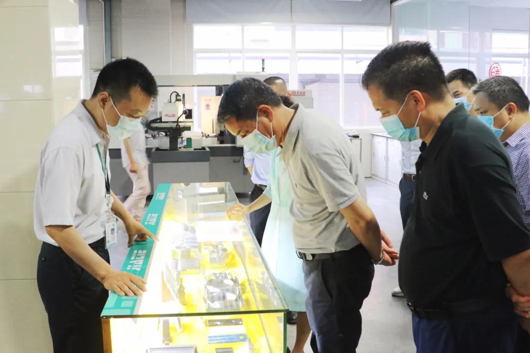 伍培进带队深入企业调研，，坚定企业信心同营生长